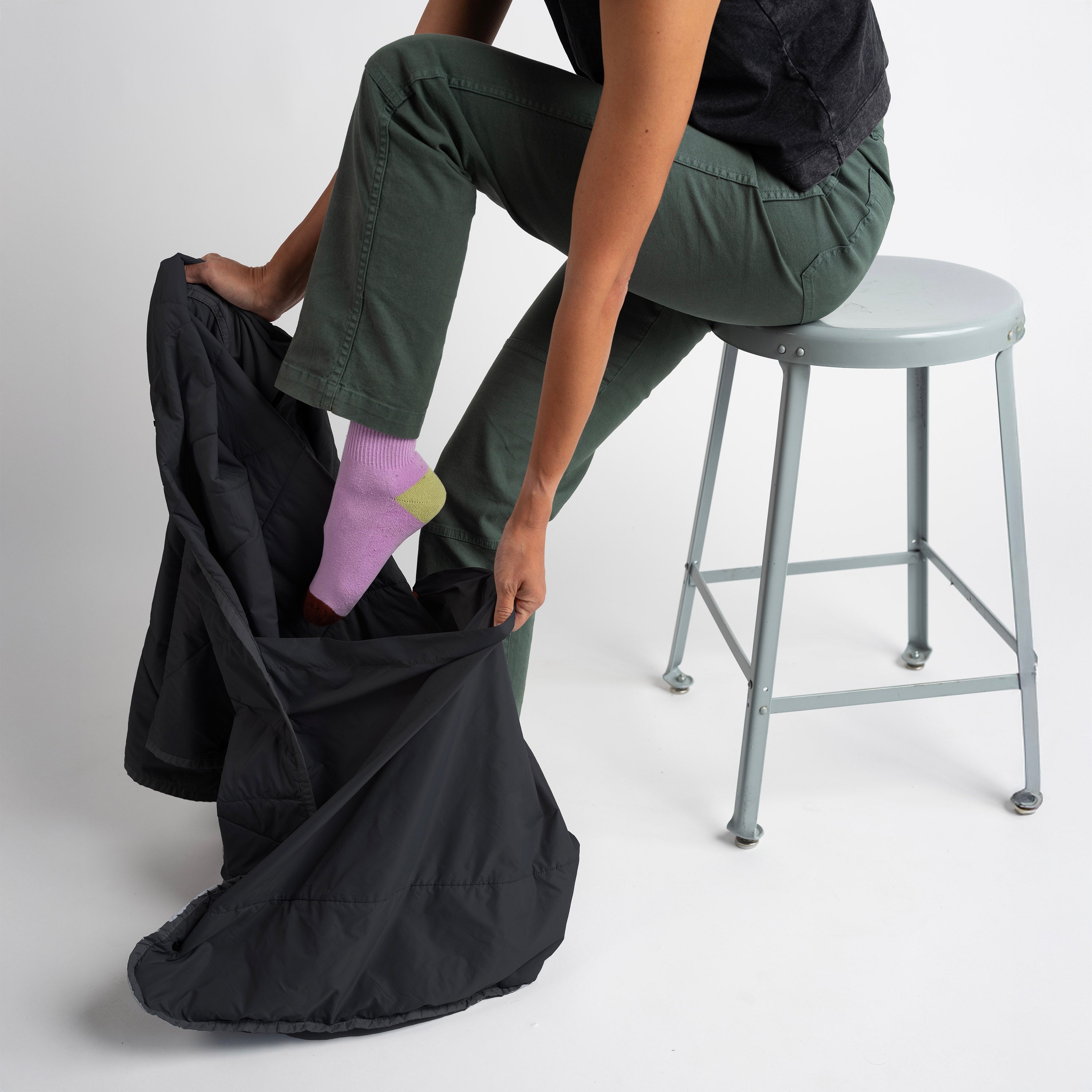 Layover™ XL Travel Blanket - Packable & Puffy | Black